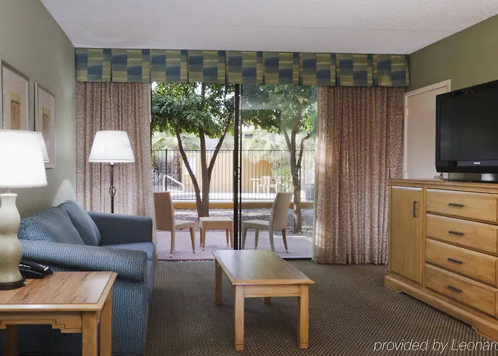 Hotel Doubletree By Hilton Tucson-reid Park 3*