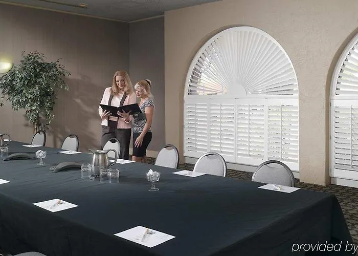Hotel Doubletree By Hilton Tucson-reid Park 3*
